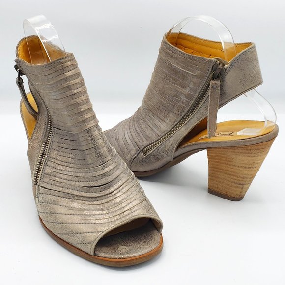 Paul Green Cayanne Bootie 9 Gold Distressed Leather Strappy Diagonal Zipper - Picture 1 of 11